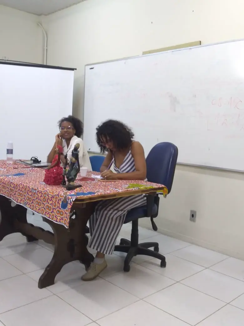 Foto da exibição de ﬁlme com debates com as realizadoras negras